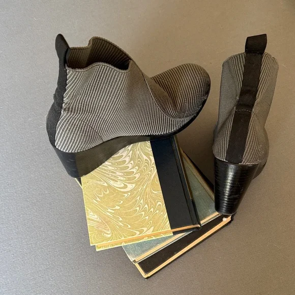 CHARLESTON SHOE CO. Textured Gray Ankle Booties - Picture 3 of 5